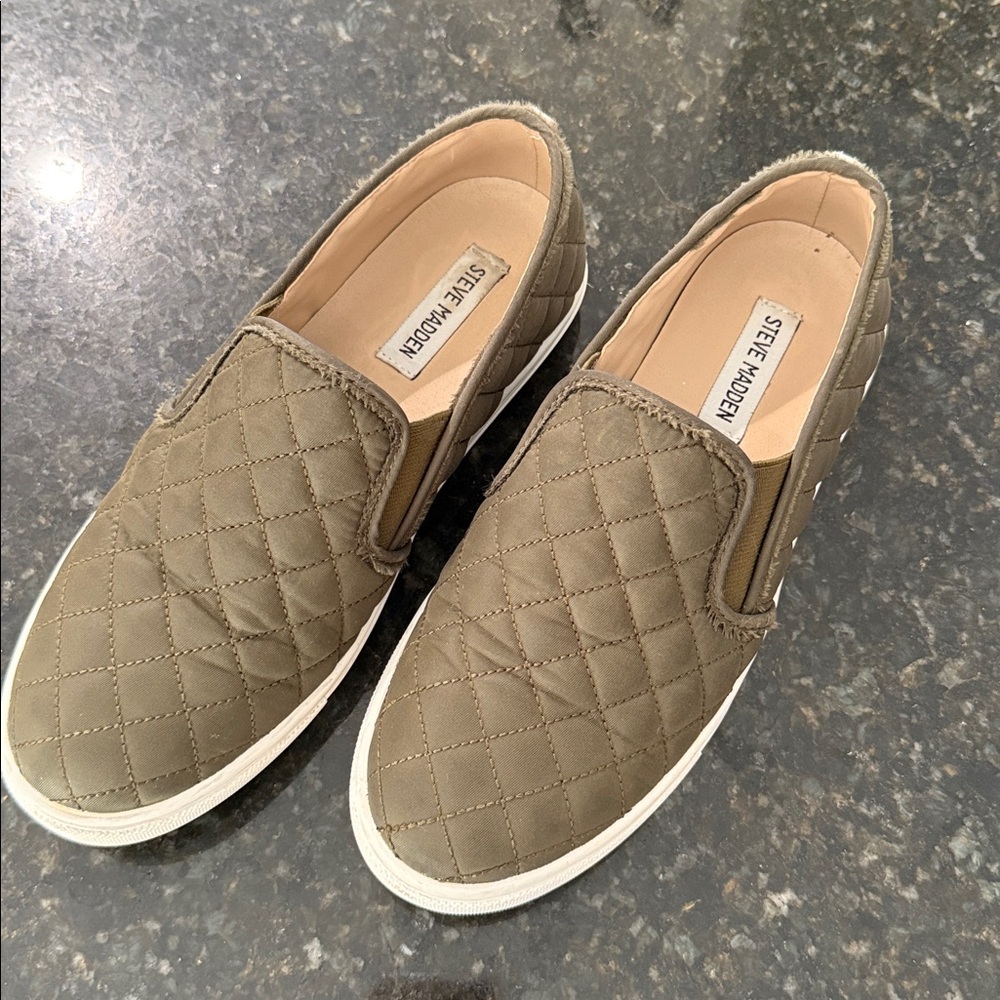 Steve Madden Quilted Loafers Shoes Olive Green Size 8.5M Lightly Used